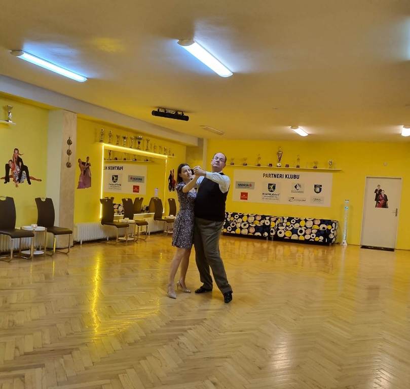 Henrieta Farkašová a Andrej Mičunek na parkete v tanečnej sále TK Danube.